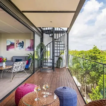 Designer Penthouse - Jungle Views, Bike To Beach